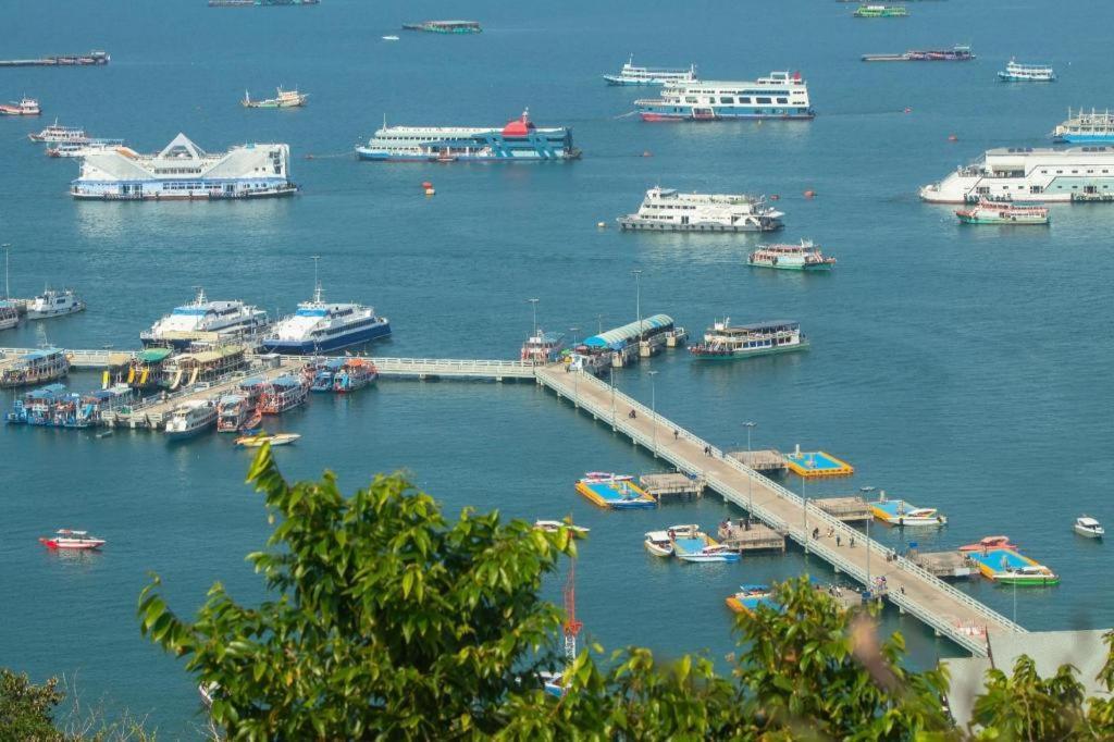 P.72 Hotel Pattaya Exteriör bild