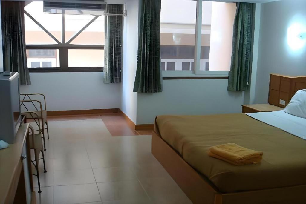 P.72 Hotel Pattaya Exteriör bild