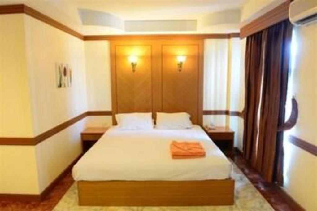 P.72 Hotel Pattaya Exteriör bild