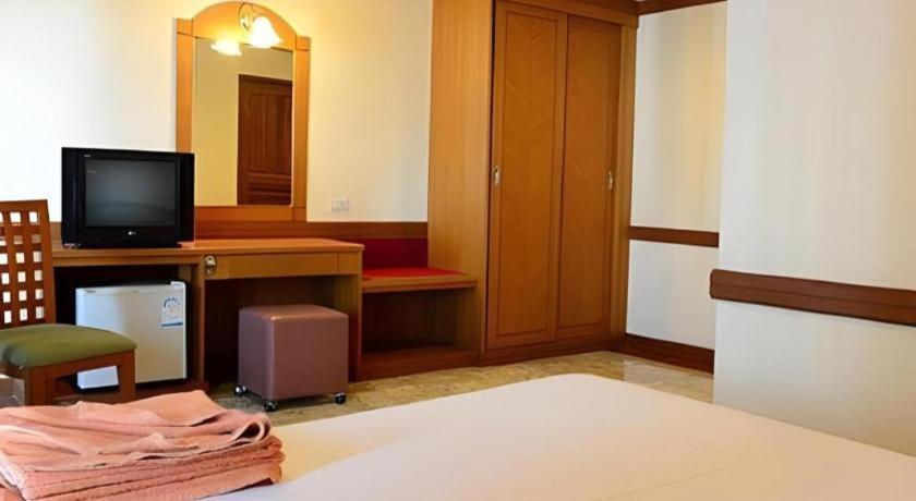 P.72 Hotel Pattaya Exteriör bild